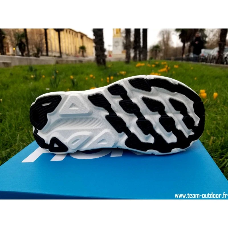 HOKA Clifton 9 Femme Black / Copper 8 HOKA Clifton 9 Femme Black / Copper – Image 6