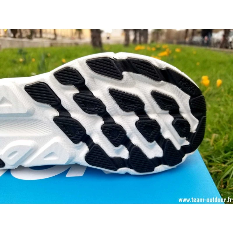 HOKA Clifton 9 Femme Black / Copper 10 HOKA Clifton 9 Femme Black / Copper – Image 8